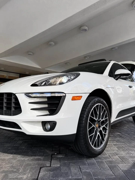 2018 Porsche Macan - Image 9 of 12