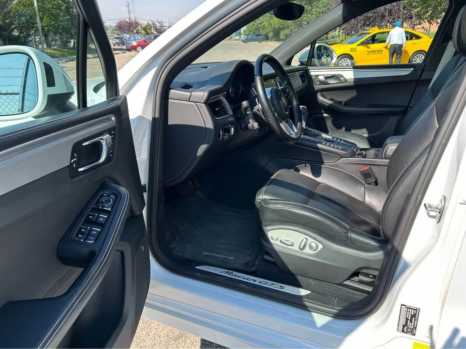 2018 Porsche Macan - Image 11 of 20
