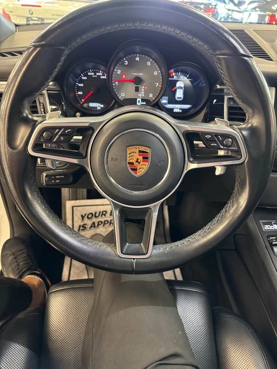 2018 Porsche Macan - Image 9 of 18