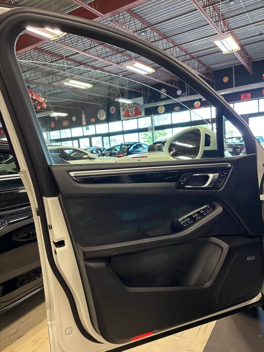 2018 Porsche Macan - Image 7 of 18