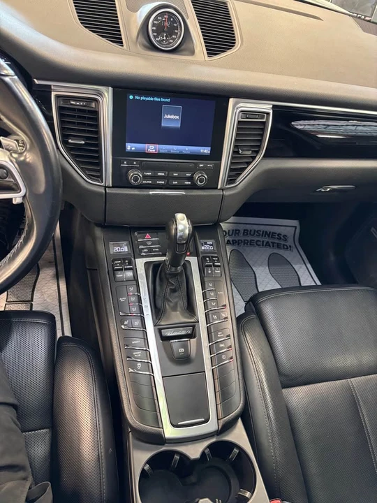 2018 Porsche Macan - Image 11 of 18