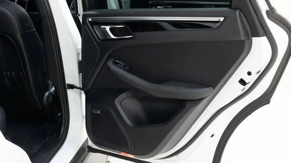 2018 Porsche Macan - Image 18 of 20