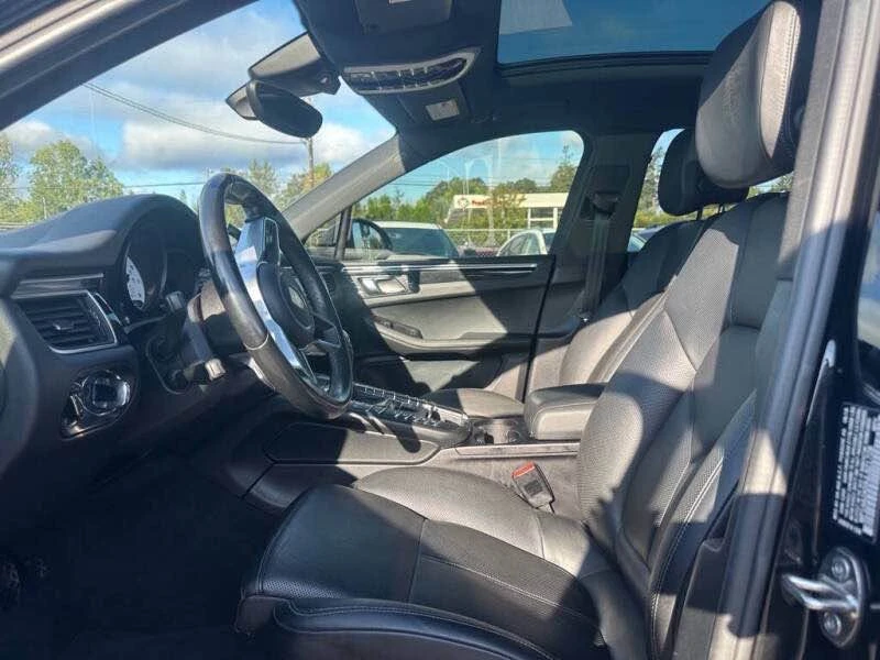 2018 Porsche Macan - Image 9 of 10