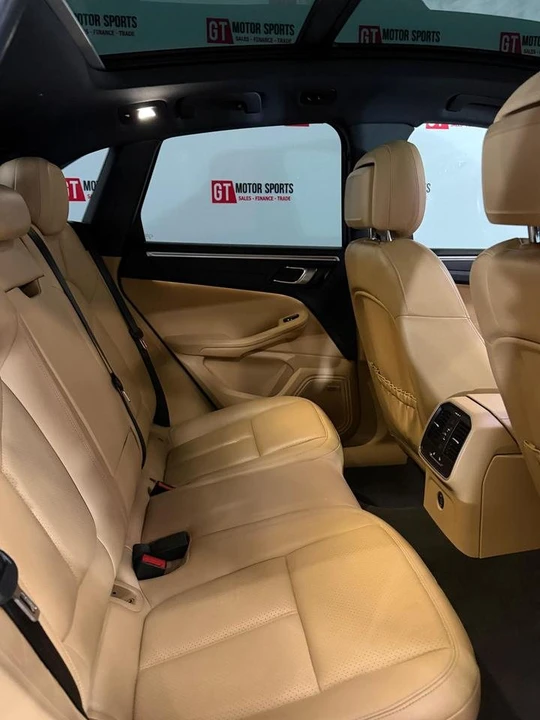 2018 Porsche Macan - Image 11 of 20