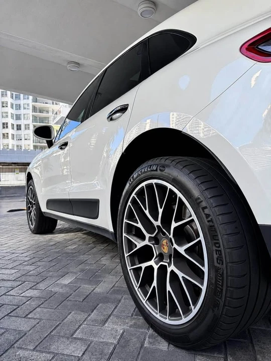 2018 Porsche Macan - Image 11 of 12