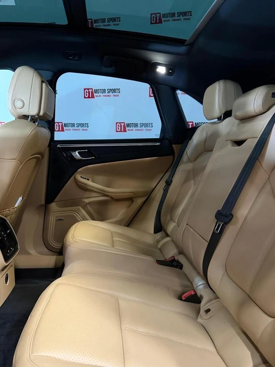 2018 Porsche Macan - Image 13 of 20