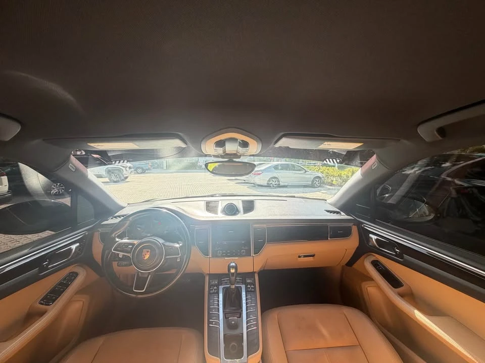 2018 Porsche Macan - Image 12 of 17