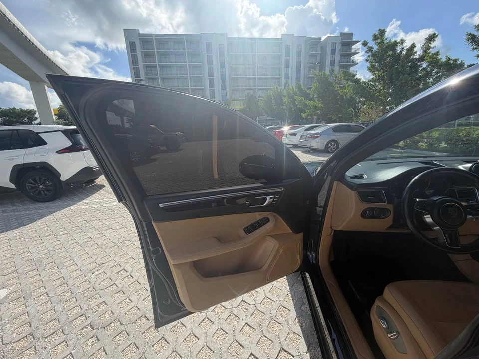 2018 Porsche Macan - Image 9 of 17