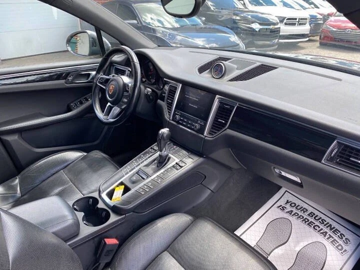 2018 Porsche Macan - Image 11 of 18