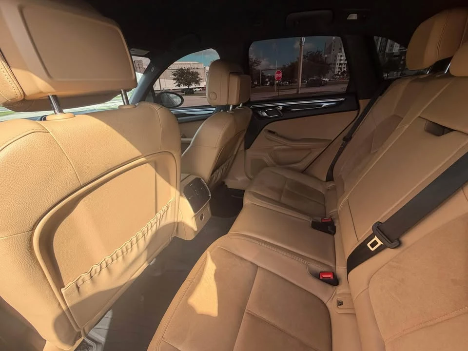 2018 Porsche Macan - Image 11 of 15