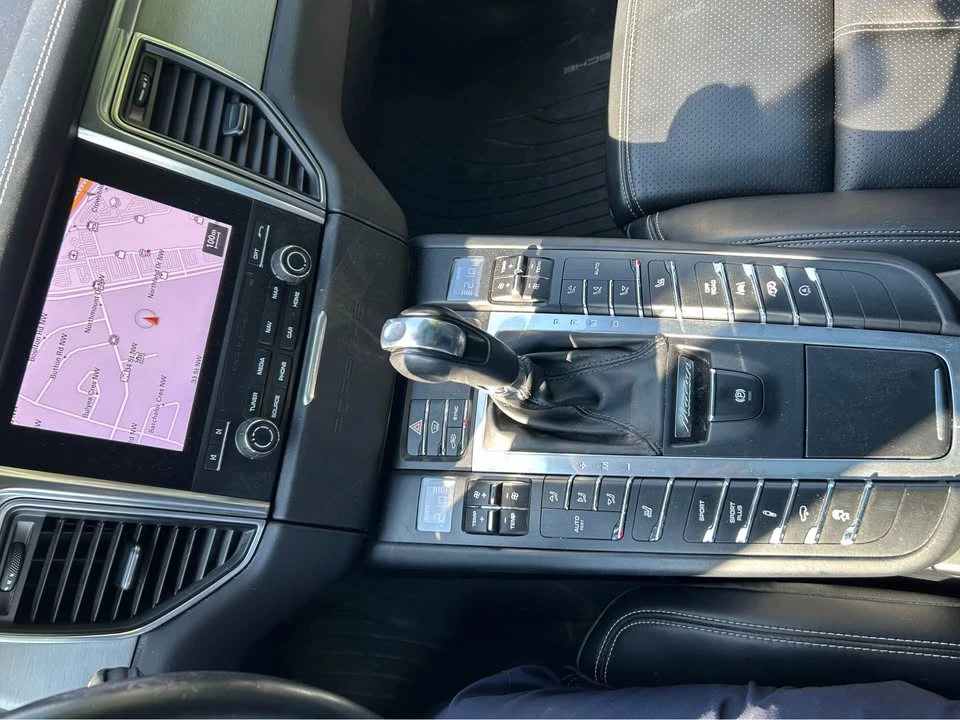 2018 Porsche Macan - Image 12 of 20
