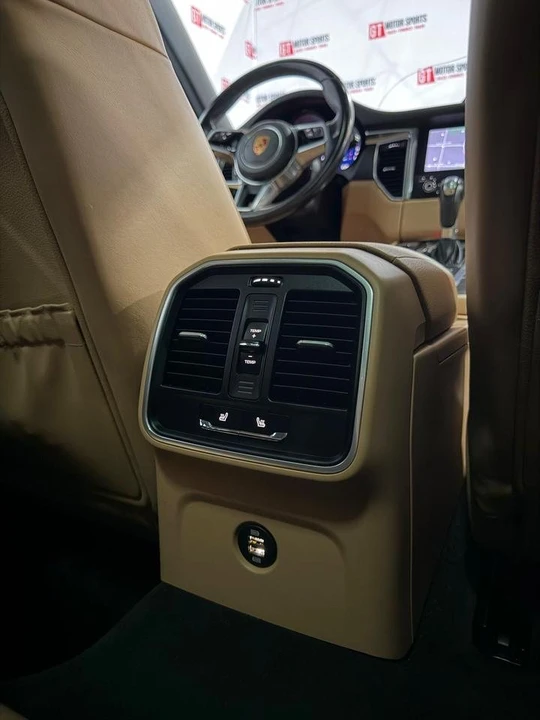 2018 Porsche Macan - Image 9 of 20