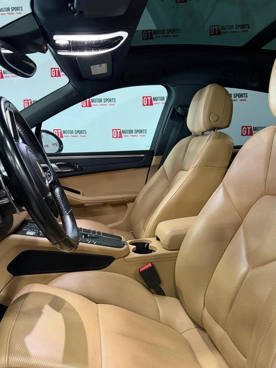 2018 Porsche Macan - Image 12 of 20