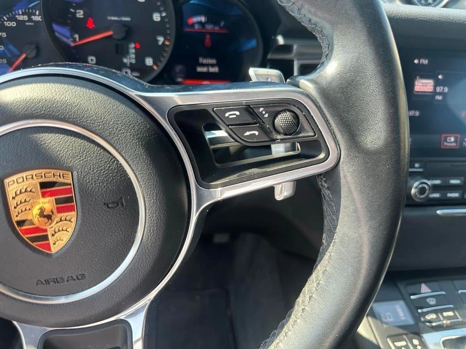 2018 Porsche Macan - Image 17 of 20