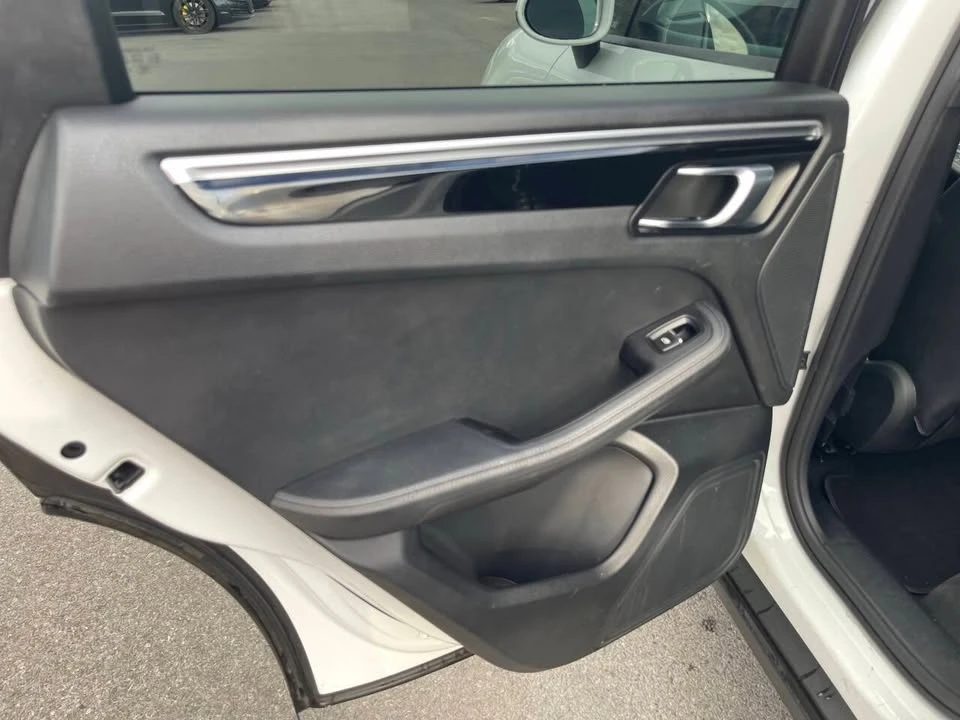 2018 Porsche Macan - Image 13 of 20