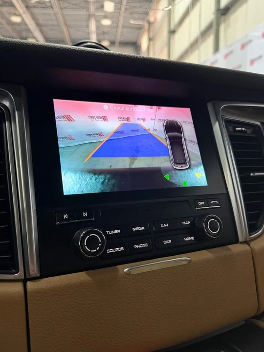 2018 Porsche Macan - Image 14 of 20