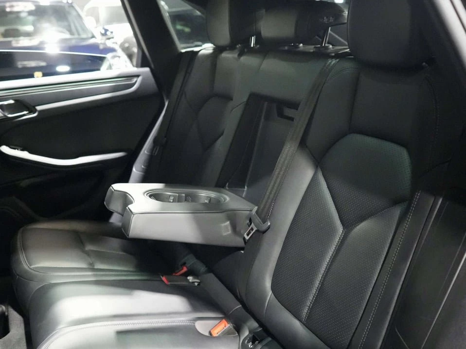 2018 Porsche Macan - Image 13 of 20