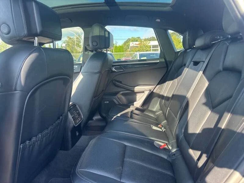 2018 Porsche Macan - Image 8 of 10