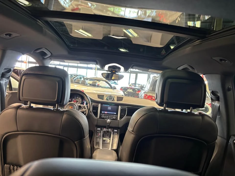 2018 Porsche Macan - Image 18 of 18