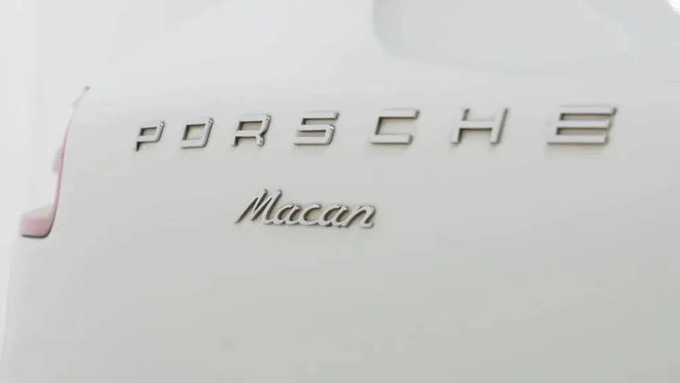 2018 Porsche Macan - Image 13 of 20