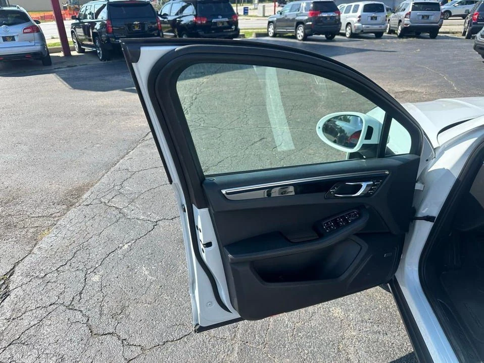 2018 Porsche Macan - Image 10 of 20