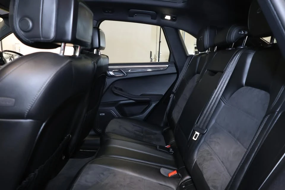 2018 Porsche Macan - Image 11 of 20