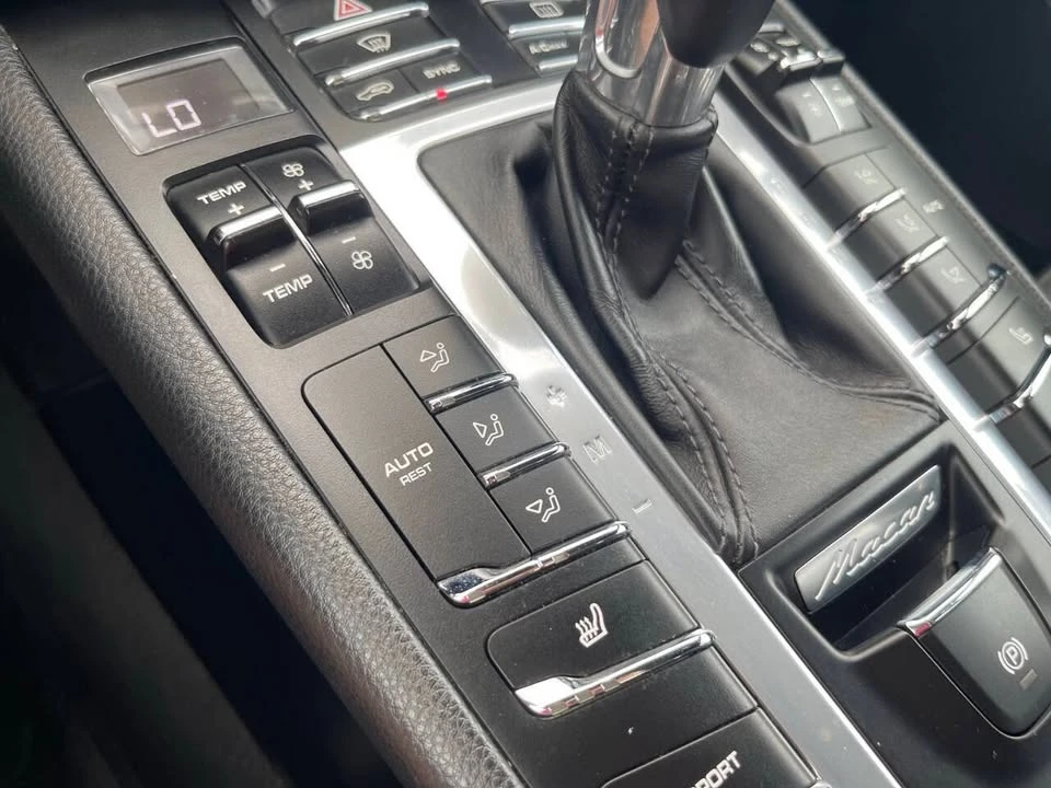 2018 Porsche Macan - Image 19 of 20