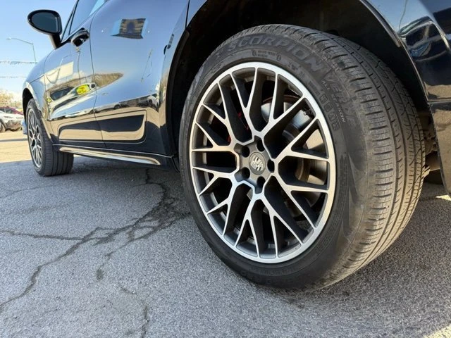2018 Porsche Macan - Image 9 of 20
