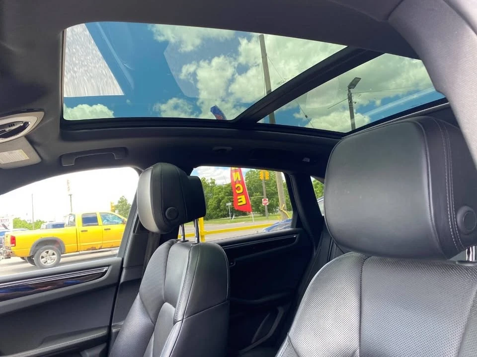 2018 Porsche Macan - Image 17 of 18