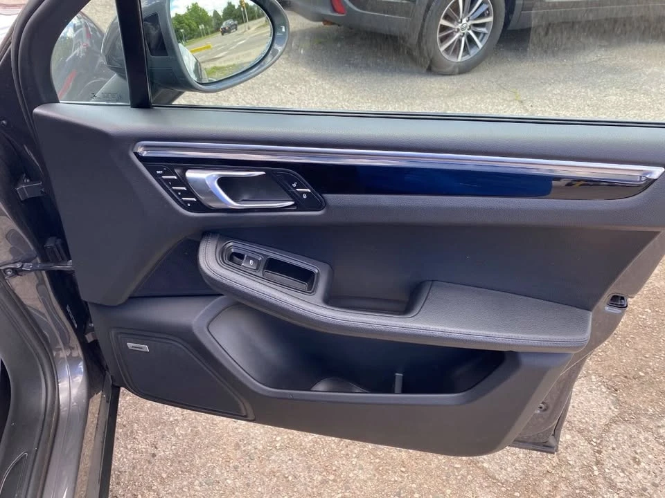2018 Porsche Macan - Image 12 of 18