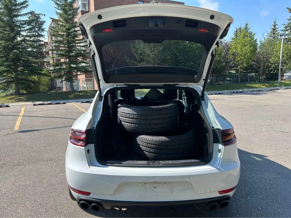 2018 Porsche Macan - Image 9 of 20