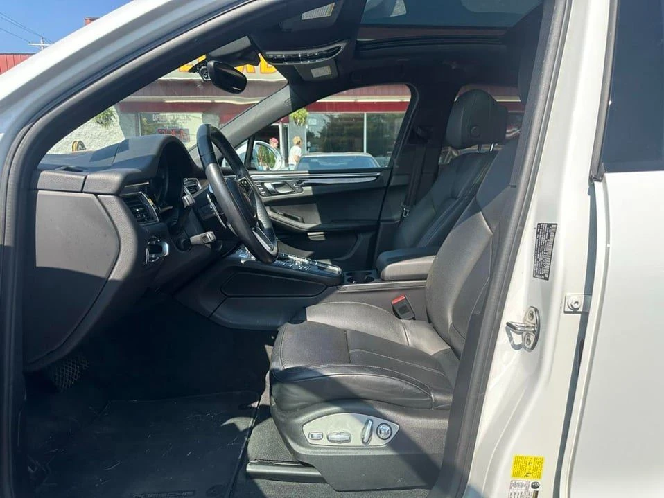 2018 Porsche Macan - Image 13 of 20