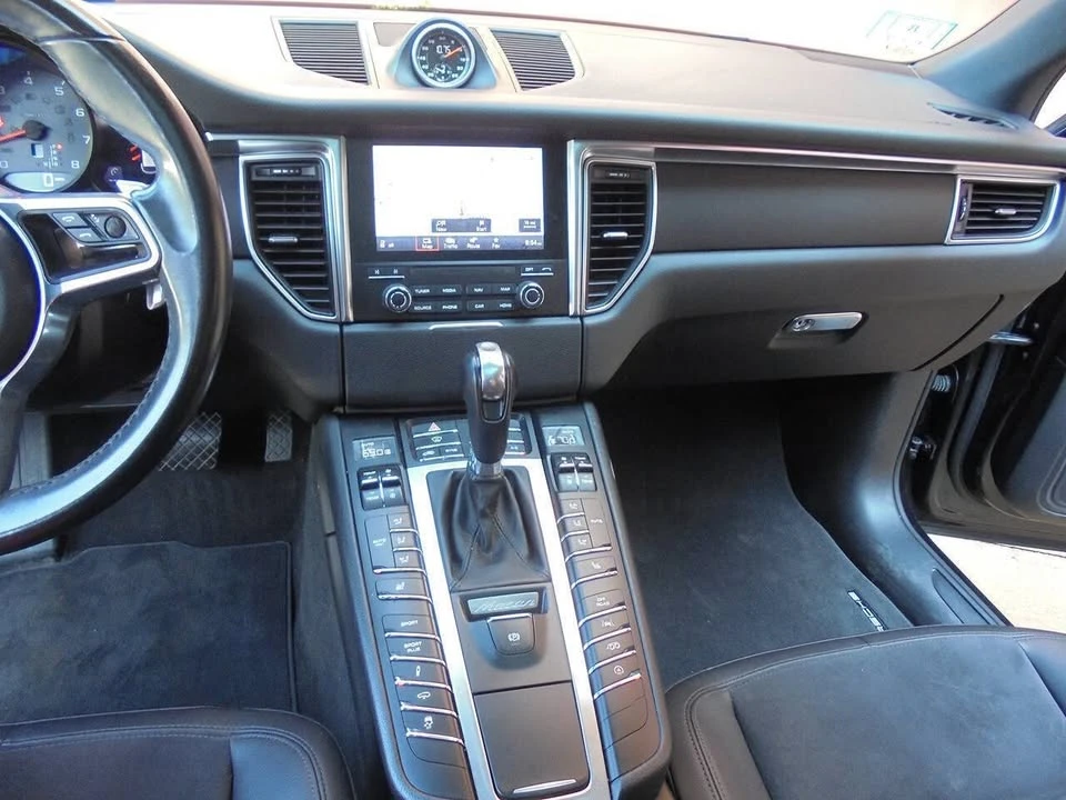 2018 Porsche Macan - Image 9 of 20