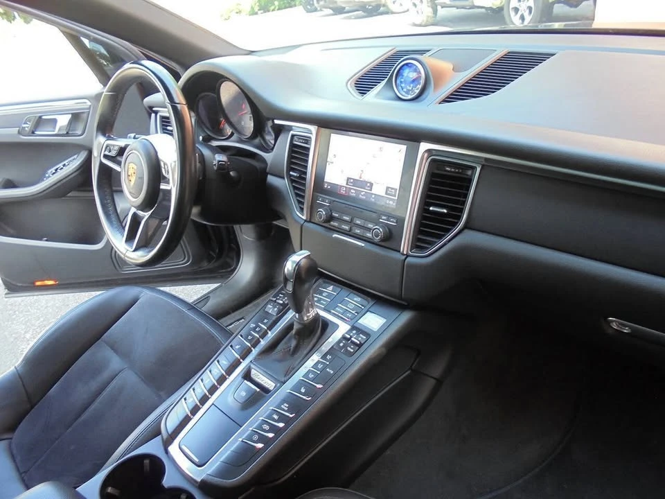 2018 Porsche Macan - Image 15 of 20