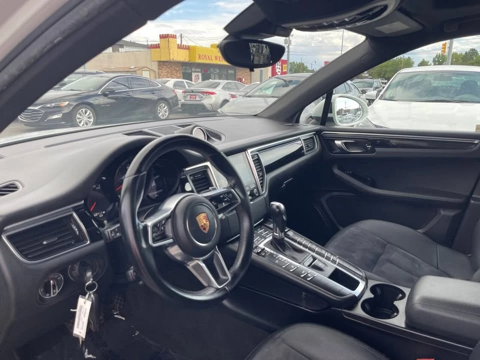 2018 Porsche Macan - Image 12 of 20