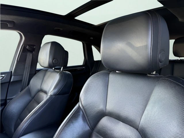 2018 Porsche Macan - Image 12 of 20