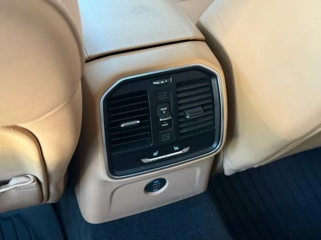 2018 Porsche Macan - Image 19 of 20