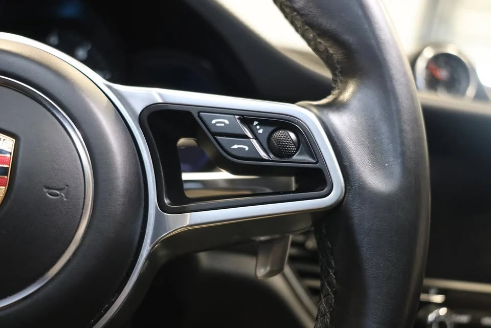 2018 Porsche Macan - Image 19 of 20