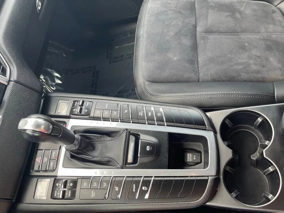 2018 Porsche Macan - Image 17 of 20