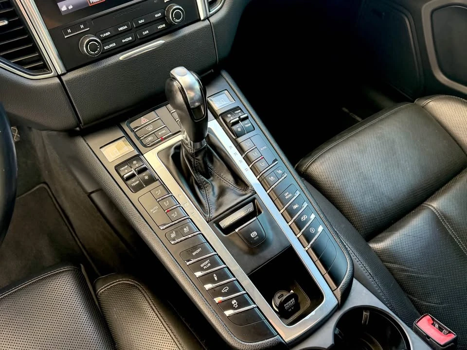 2018 Porsche Macan - Image 13 of 15