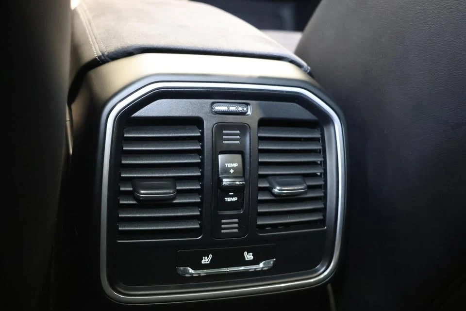2018 Porsche Macan - Image 12 of 20