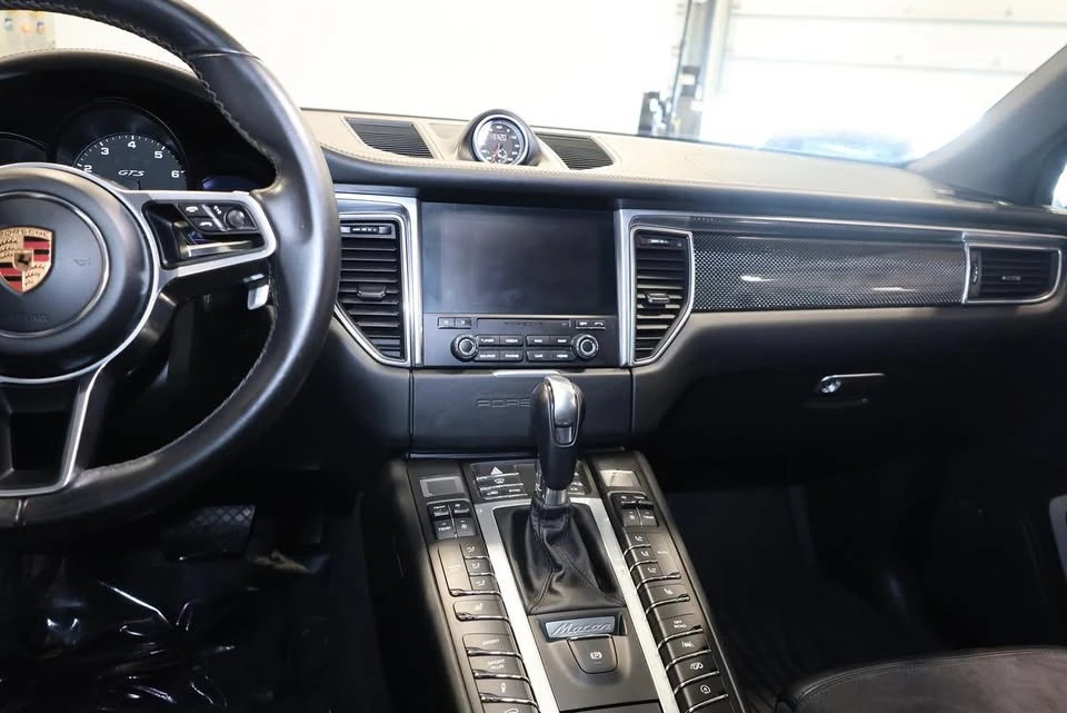 2018 Porsche Macan - Image 15 of 20