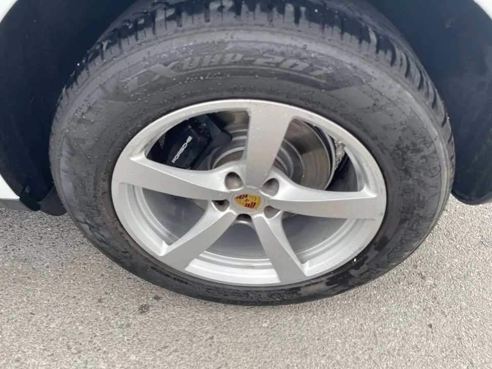 2018 Porsche Macan - Image 15 of 20
