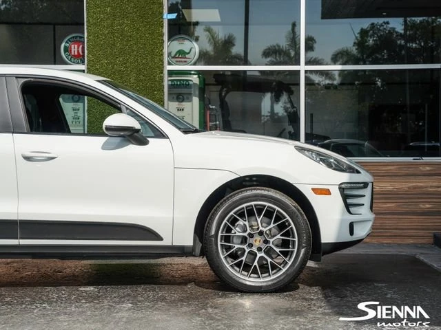 2018 Porsche Macan - Image 17 of 20