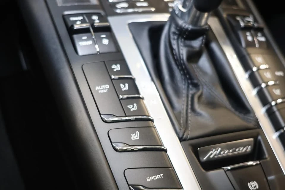 2018 Porsche Macan - Image 18 of 20