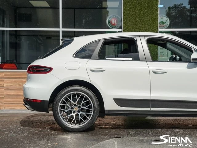 2018 Porsche Macan - Image 16 of 20