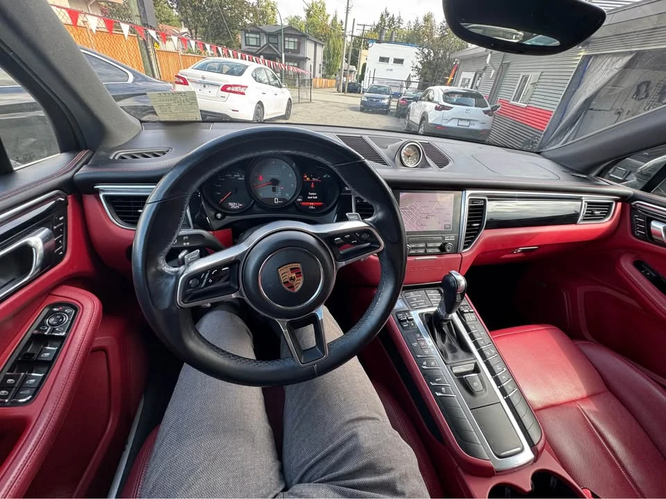 2018 Porsche Macan - Image 9 of 10