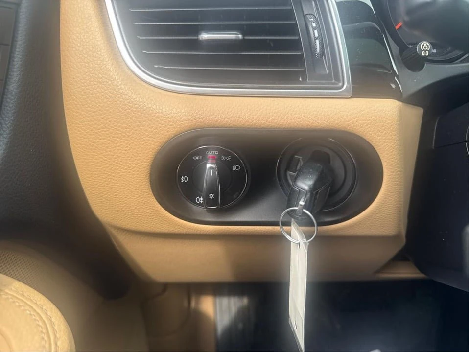2018 Porsche Macan - Image 11 of 20
