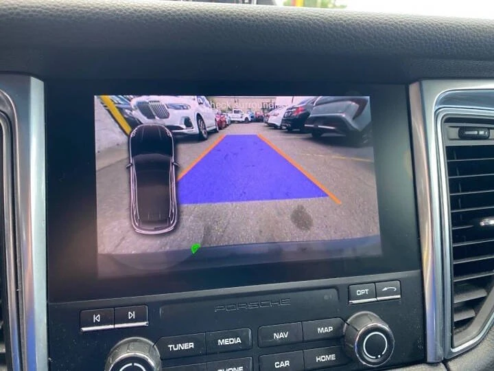 2018 Porsche Macan - Image 16 of 18