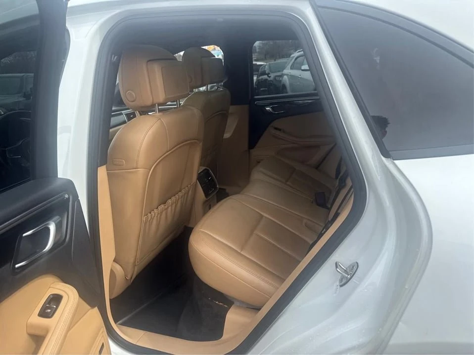 2018 Porsche Macan - Image 16 of 20